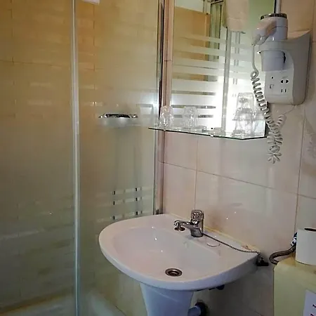 Residencial Lord בית הארחה 2*