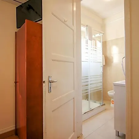 Residencial Lord בית הארחה 2*