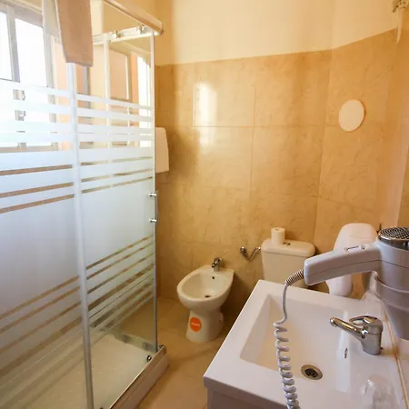 Residencial Lord בית הארחה