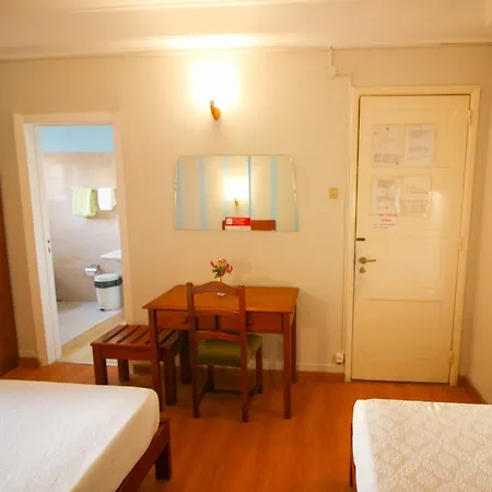 レジデンシアル ロード ゲストハウス